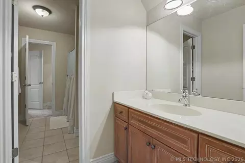 Bath - 7813 E 99th Pl, Tulsa, OK 74133 photo 4 of 5