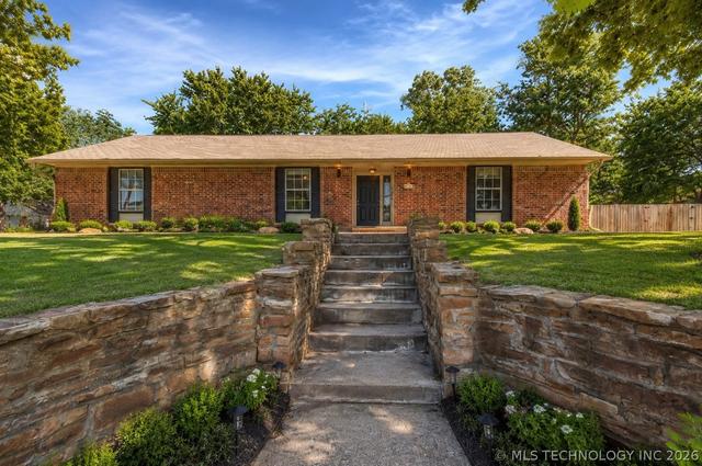 2415 W 43rd St, Tulsa, OK 74107