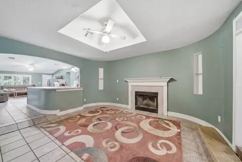 Living - 61050 E 340 Rd, Grove, OK 74344 photo 3 of 3