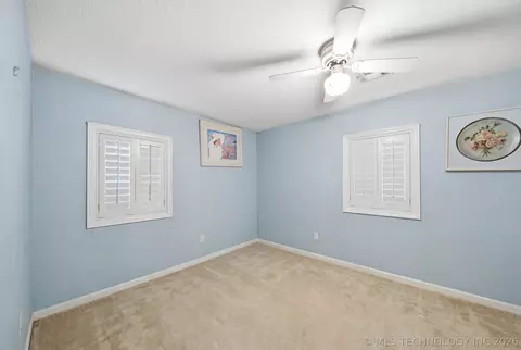 Bedroom - 61050 E 340 Rd, Grove, OK 74344 photo 2 of 4