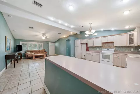 Kitchen - 61050 E 340 Rd, Grove, OK 74344 photo 3 of 3
