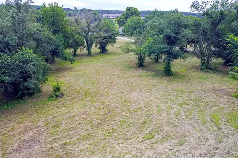 715 S Cherokee St, Locust Grove, OK 74352