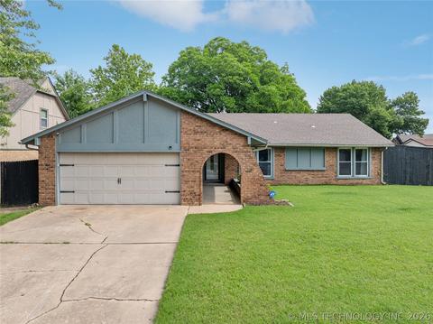 2208 W Louisville St, Broken Arrow, OK 74012