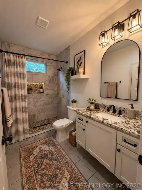 Bath - 1007 E Young Pl, Tulsa, OK 74106 photo 2 of 4
