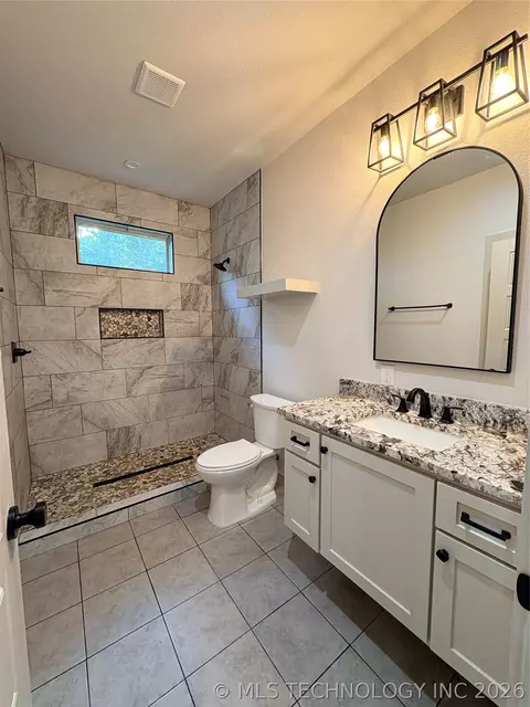 Bath - 1007 E Young Pl, Tulsa, OK 74106 photo 4 of 4