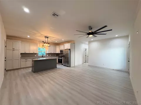 Living - 1007 E Young Pl, Tulsa, OK 74106 photo 2 of 2