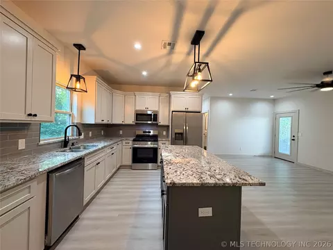 Kitchen - 1007 E Young Pl, Tulsa, OK 74106 photo 1 of 1