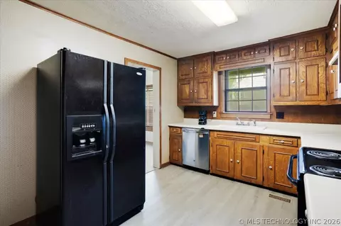 Kitchen - 1103 N 5th, Durant, OK 74701 photo 2 of 3