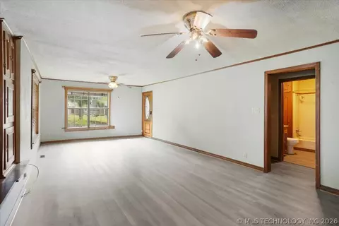 Living - 1103 N 5th, Durant, OK 74701 photo 2 of 3