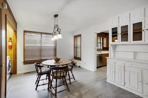 Dining - 1103 N 5th, Durant, OK 74701 photo 1 of 1