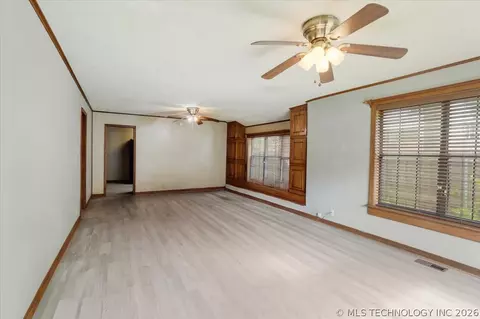 Living - 1103 N 5th, Durant, OK 74701 photo 3 of 3