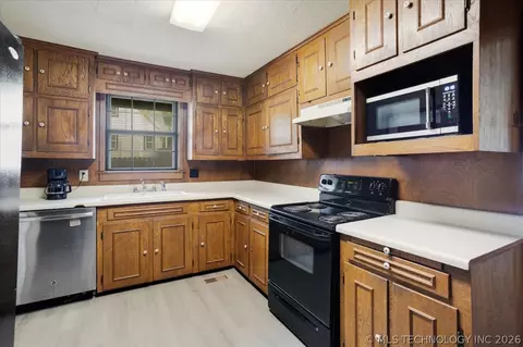 Kitchen - 1103 N 5th, Durant, OK 74701 photo 1 of 3