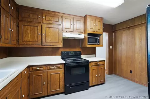 Kitchen - 1103 N 5th, Durant, OK 74701 photo 3 of 3