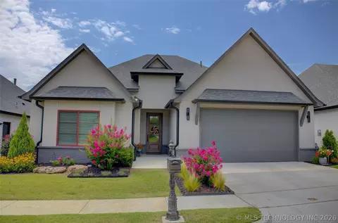 934 W 86th St, Tulsa, OK 74132