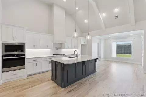 Kitchen - 754 E 149th St S, Glenpool, OK 74033 photo 1 of 3