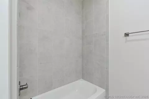 Bath - 754 E 149th St S, Glenpool, OK 74033 photo 8 of 8