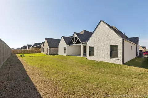 Exterior - 754 E 149th St S, Glenpool, OK 74033 photo 4 of 6