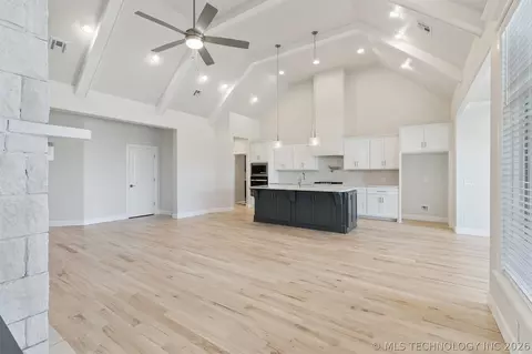 Living - 754 E 149th St S, Glenpool, OK 74033 photo 3 of 5