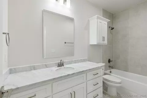 Bath - 754 E 149th St S, Glenpool, OK 74033 photo 5 of 8