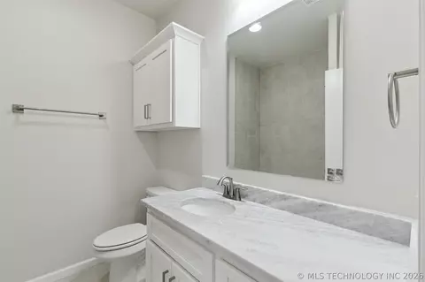 Bath - 754 E 149th St S, Glenpool, OK 74033 photo 7 of 8
