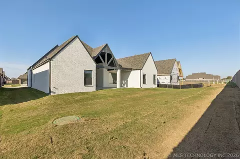 Exterior - 754 E 149th St S, Glenpool, OK 74033 photo 5 of 6