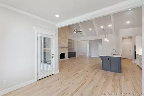 Living - 754 E 149th St S, Glenpool, OK 74033 photo 4 of 5