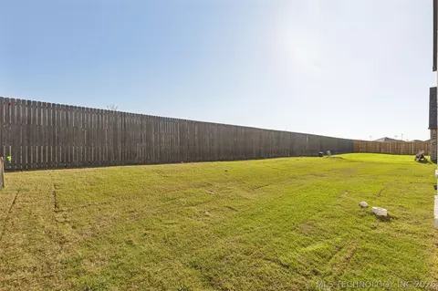 Exterior - 754 E 149th St S, Glenpool, OK 74033 photo 3 of 6
