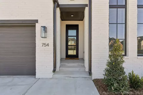 Exterior - 754 E 149th St S, Glenpool, OK 74033 photo 2 of 6