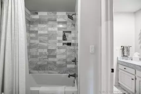 Bath - 3319 E 99th St, Tulsa, OK 74137 photo 8 of 10
