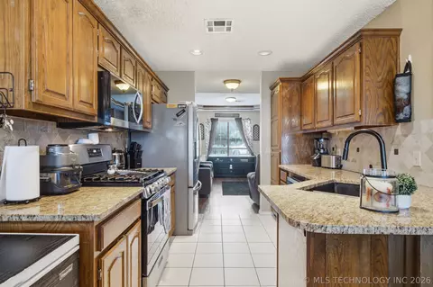 Kitchen - 8809 E 95th St, Tulsa, OK 74133 photo 1 of 3