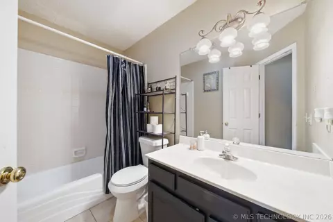Bath - 8809 E 95th St, Tulsa, OK 74133 photo 5 of 5