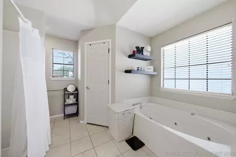 Bath - 8809 E 95th St, Tulsa, OK 74133 photo 2 of 5