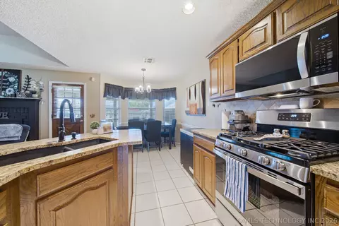 Kitchen - 8809 E 95th St, Tulsa, OK 74133 photo 3 of 3