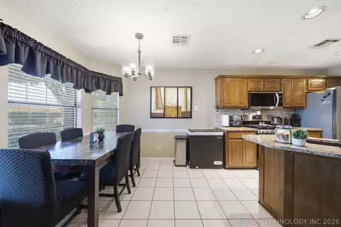 Dining - 8809 E 95th St, Tulsa, OK 74133 photo 1 of 1