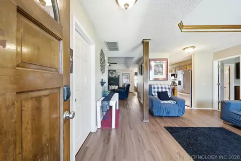 Entry Way - 8809 E 95th St, Tulsa, OK 74133 photo 1 of 1