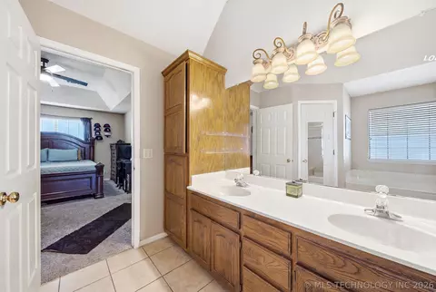 Bath - 8809 E 95th St, Tulsa, OK 74133 photo 4 of 5