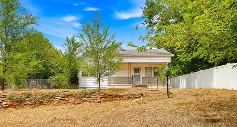 327 W 1st St, Konawa, OK 74849