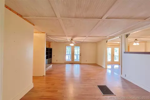Living - 417082 Mockingbird Ln, Eufaula, OK 74432 photo 5 of 7