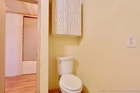 Bath - 417082 Mockingbird Ln, Eufaula, OK 74432 photo 1 of 2