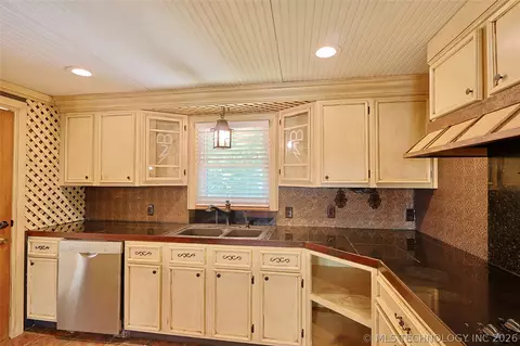 Kitchen - 417082 Mockingbird Ln, Eufaula, OK 74432 photo 3 of 5