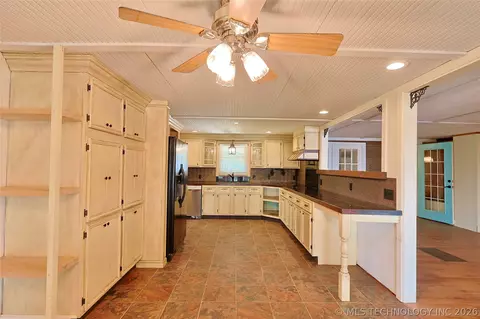 Kitchen - 417082 Mockingbird Ln, Eufaula, OK 74432 photo 1 of 5