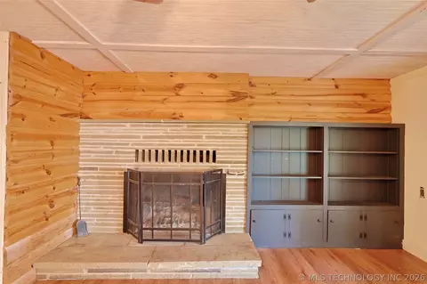 Living - 417082 Mockingbird Ln, Eufaula, OK 74432 photo 7 of 7