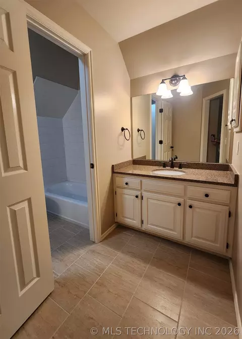 Bath - 5101 E 79th St, Tulsa, OK 74136 photo 6 of 6