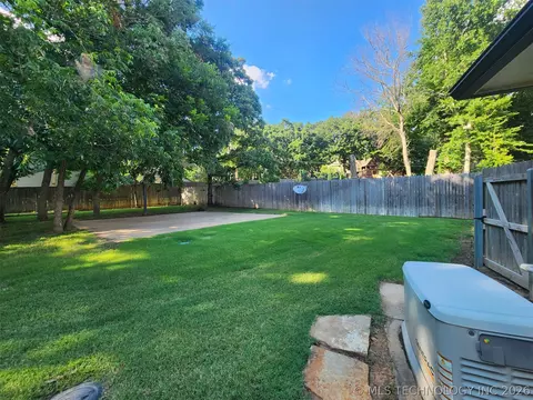 Exterior - 5101 E 79th St, Tulsa, OK 74136 photo 4 of 5
