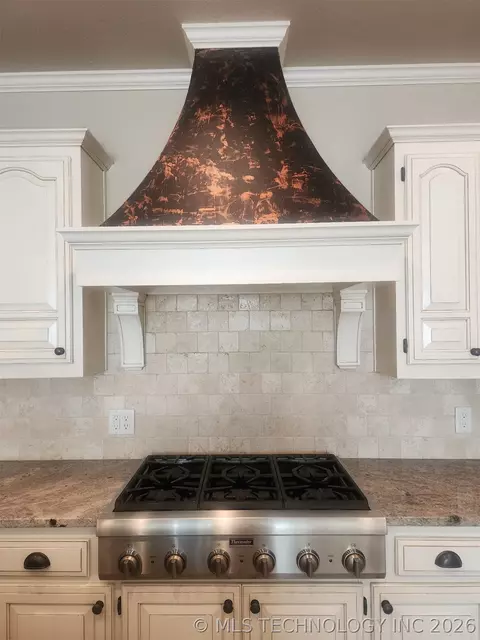 Kitchen - 5101 E 79th St, Tulsa, OK 74136 photo 3 of 4