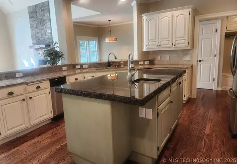 Kitchen - 5101 E 79th St, Tulsa, OK 74136 photo 2 of 4