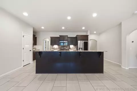 Kitchen - 2016 E 132nd Pl S, Bixby, OK 74008 photo 1 of 4
