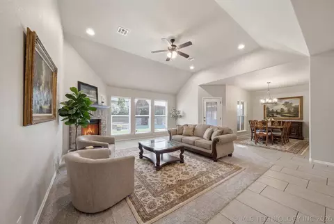 Living - 2016 E 132nd Pl S, Bixby, OK 74008 photo 1 of 3