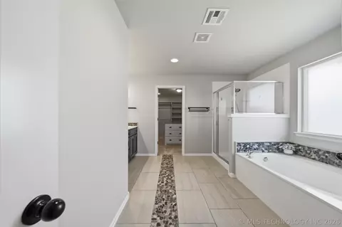 Entry Way - 2016 E 132nd Pl S, Bixby, OK 74008 photo 7 of 9