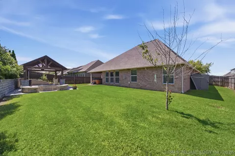 Exterior - 2016 E 132nd Pl S, Bixby, OK 74008 photo 4 of 7